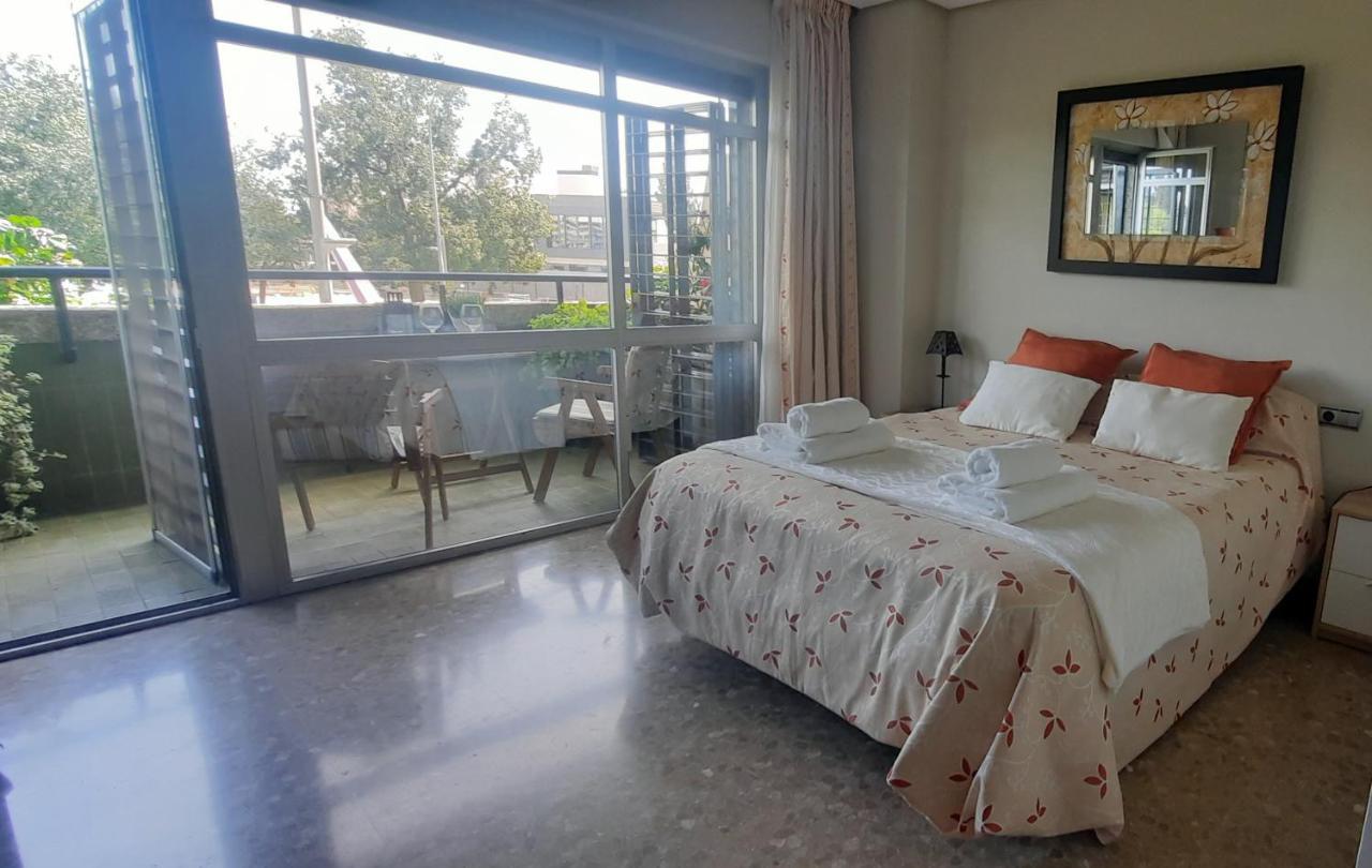 Bright apartment facing the river, Plaza España Sevilla Exterior foto