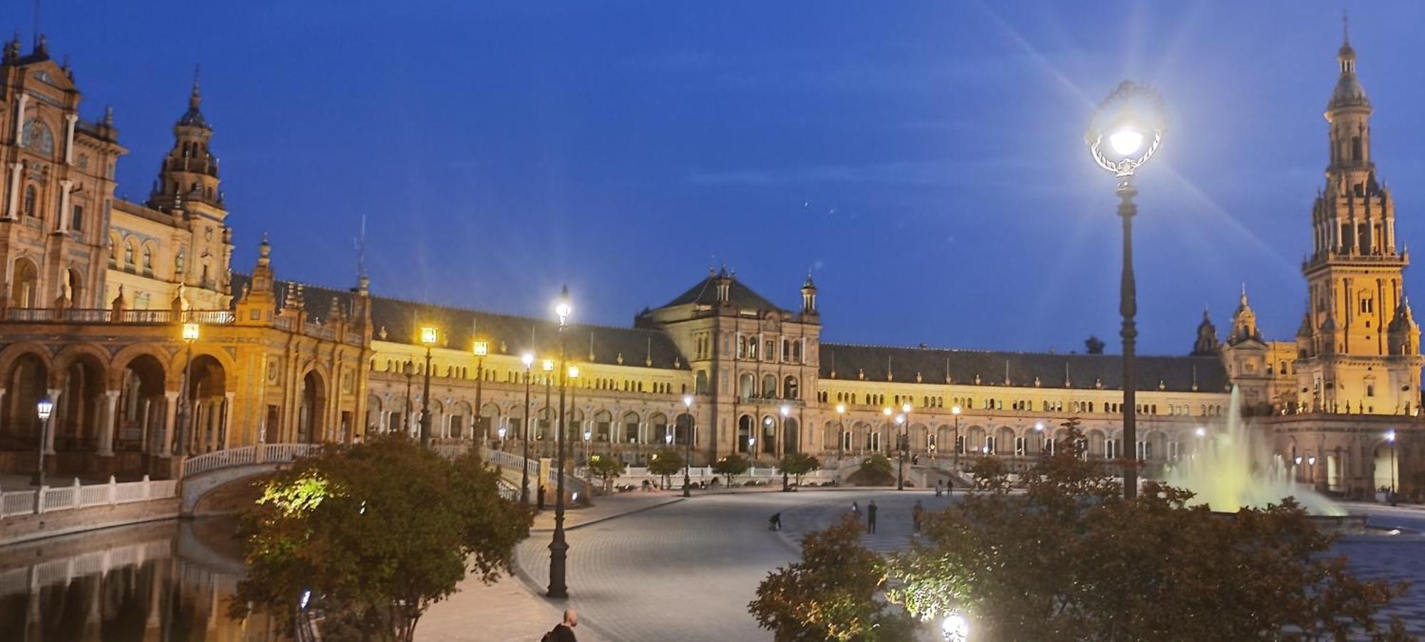 Bright apartment facing the river, Plaza España Sevilla Exterior foto